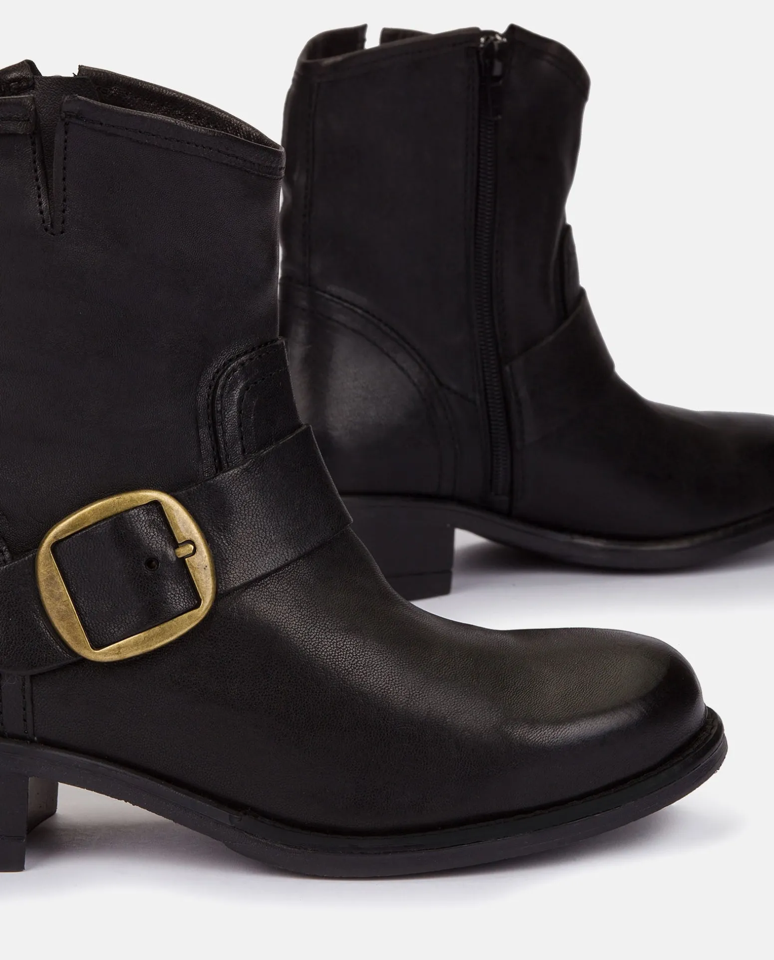 Flat Booty MONS-001 Black