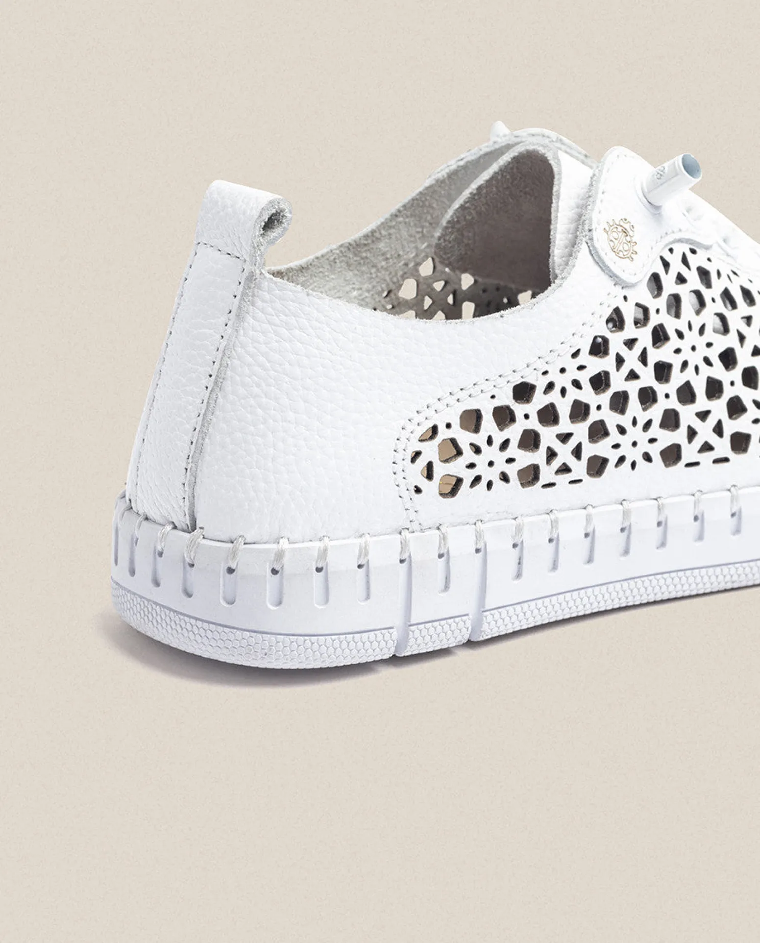 Flat Shoe FLOW-002 White