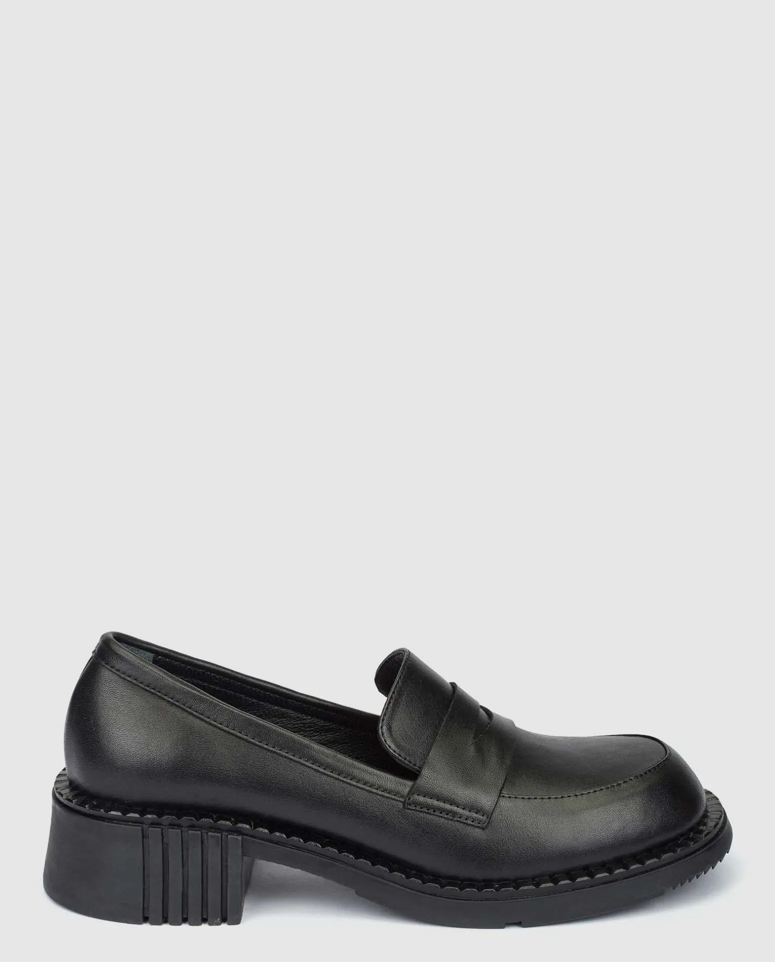 Heeled Shoe Yumara 001 Black