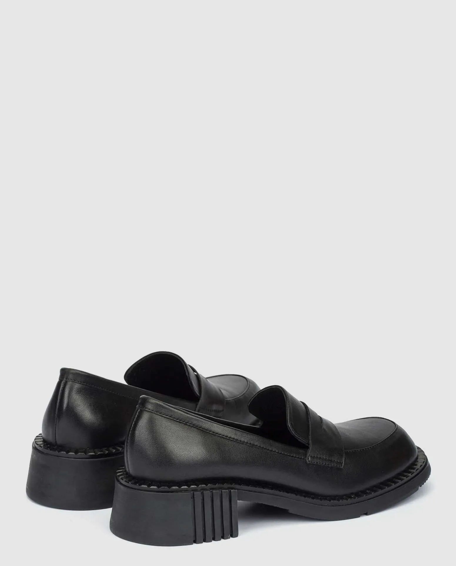 Heeled Shoe Yumara 001 Black