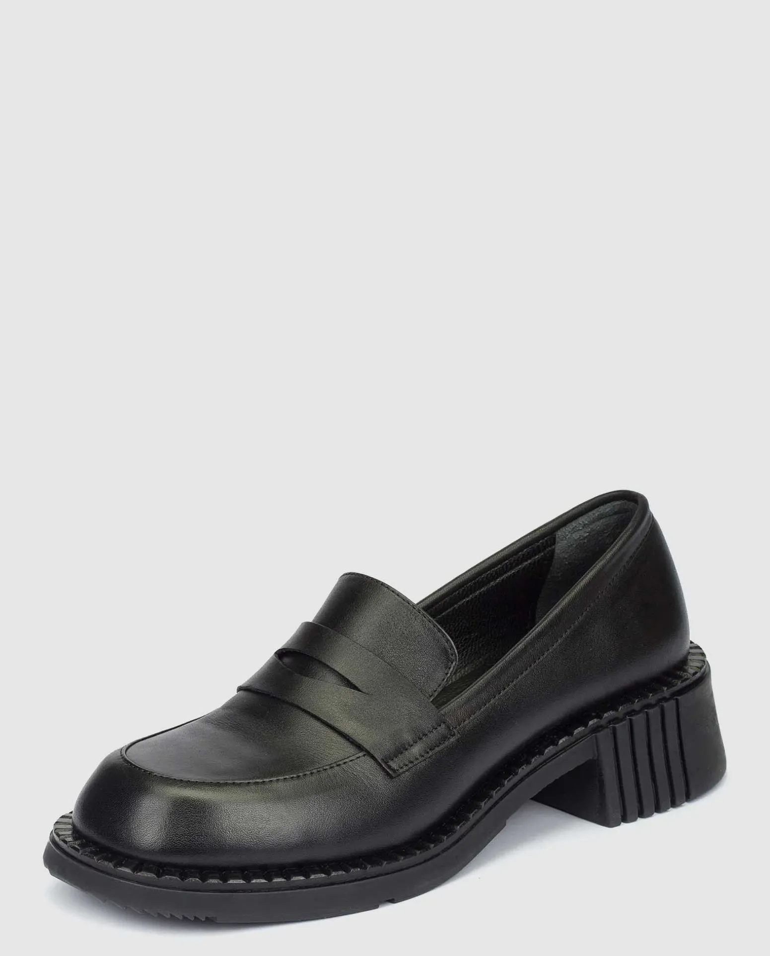 Heeled Shoe Yumara 001 Black